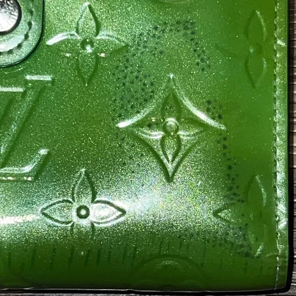 Louis Vuitton Monogram Green Vernis Kisslock Wallet - Picture 3 of 16